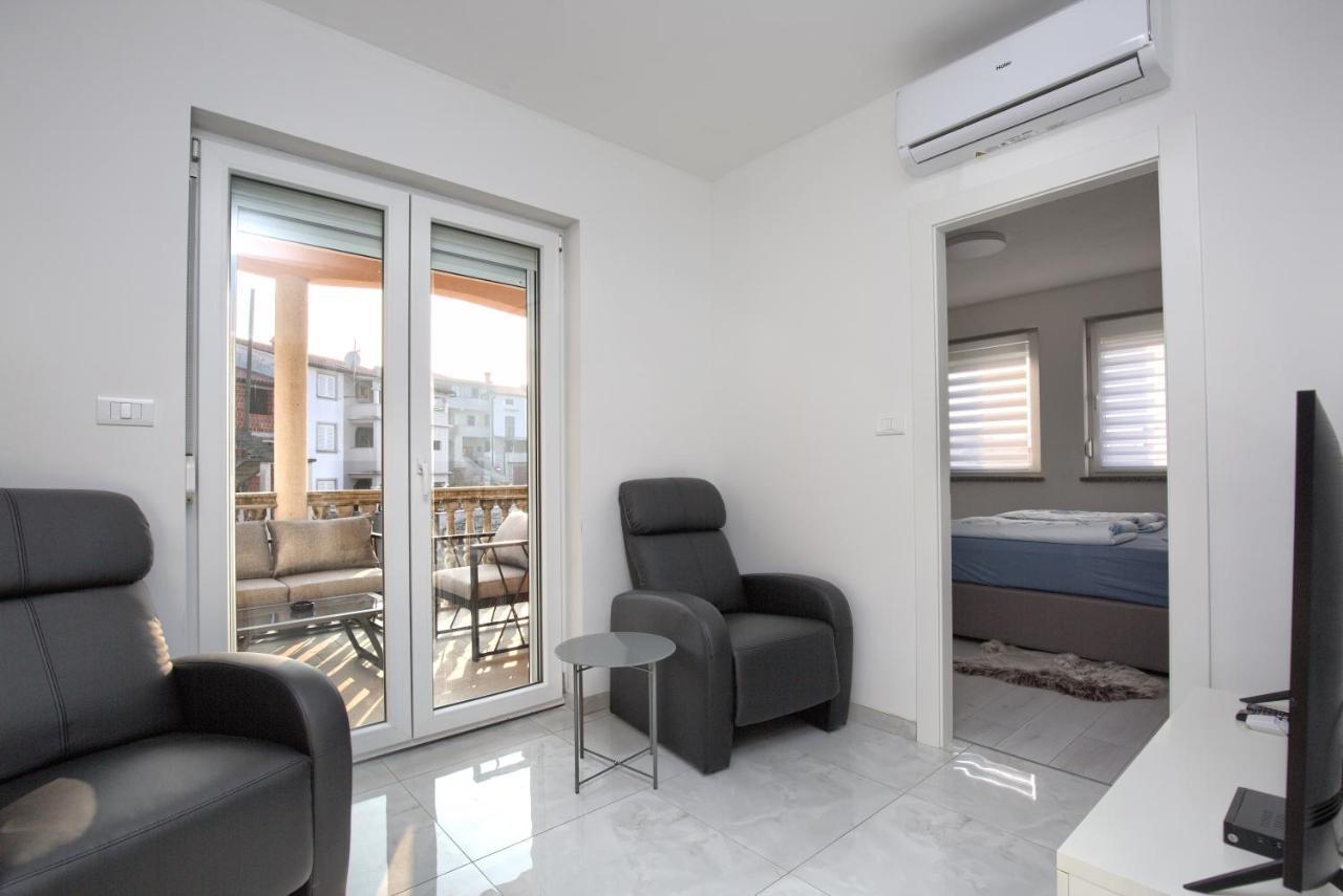 Apartment Vukadin Pula Exterior photo
