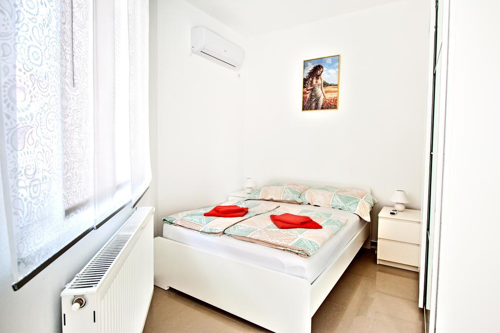 Apartment Vukadin Pula Exterior photo