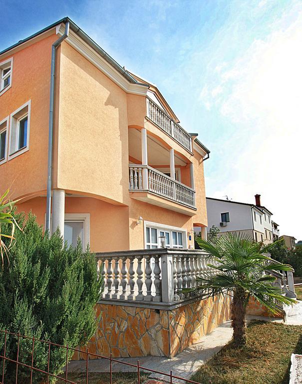 Apartment Vukadin Pula Exterior photo